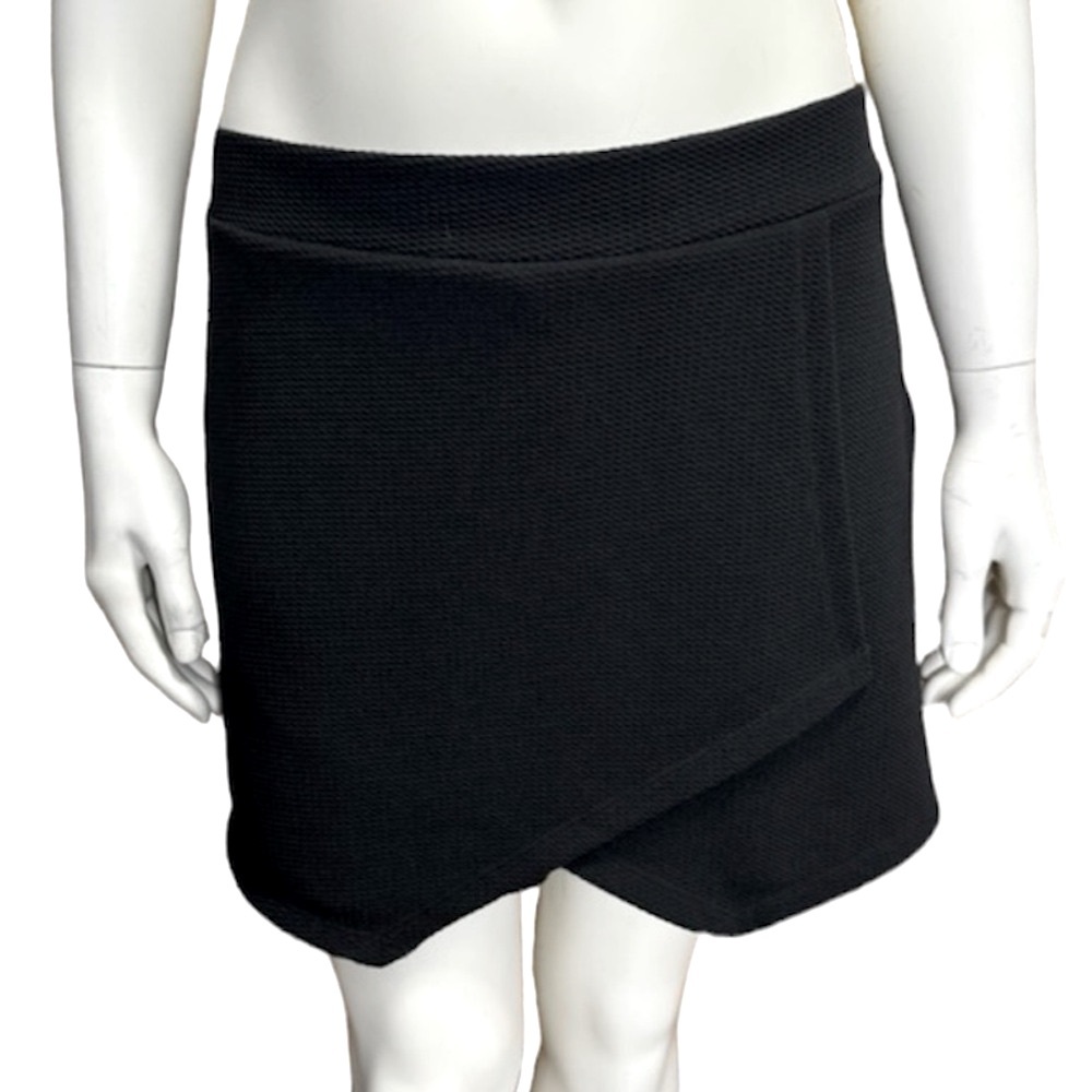 Dry Goods Potter’s Pot Black Textured Cross Front Skort NWT Size Large